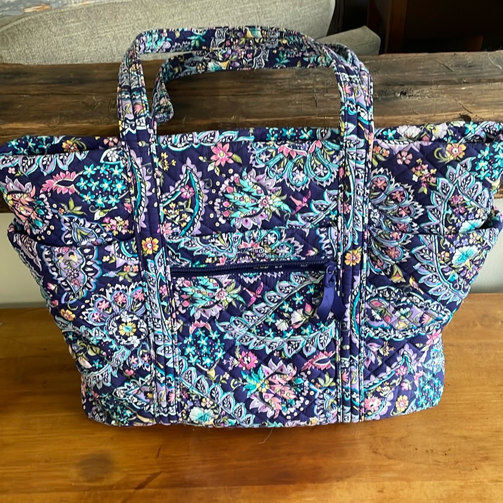 Vera Bradley commuter tote bag.